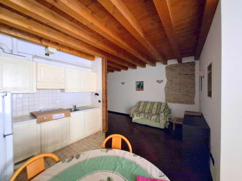 ELEGANTE MINI ARREDATO CON POSTO AUTO VIC.ZE PRATO DELLA VALLE

Nel cuore del centro storico di P...