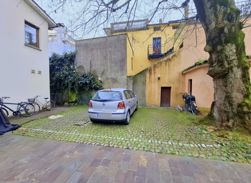 ELEGANTE MINI ARREDATO CON POSTO AUTO VIC.ZE PRATO DELLA VALLE

Nel cuore del centro storico di P...