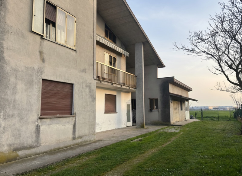 Nel cuore di Arlesega di Mestrino, in una posizione riservata immersa nel verde ma al tempo stess...