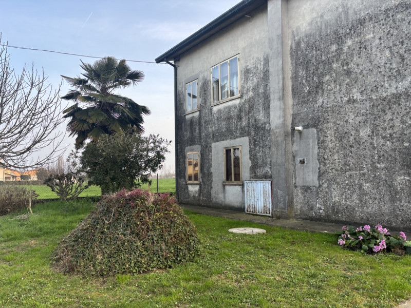 Nel cuore di Arlesega di Mestrino, in una posizione riservata immersa nel verde ma al tempo stess...