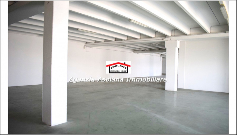 Vendesi spazi commerciali/produttivi/magazzini a Casella d’Asolo in immobile di recente costruzio...