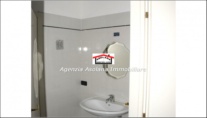 Vendesi spazi commerciali/produttivi/magazzini a Casella d’Asolo in immobile di recente costruzio...