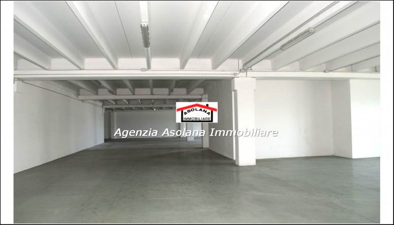 Vendesi spazi commerciali/produttivi/magazzini a Casella d’Asolo in immobile di recente costruzio...