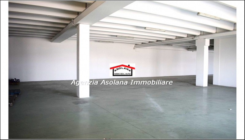 Vendesi spazi commerciali/produttivi/magazzini a Casella d’Asolo in immobile di recente costruzio...