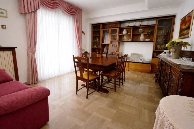 Proponiamo in vendita un ampio appartamento quadrilocale situato nel cuore di Montecchio Maggiore...