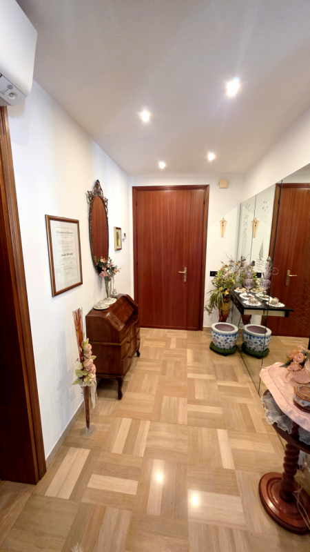 Proponiamo in vendita un ampio appartamento quadrilocale situato nel cuore di Montecchio Maggiore...