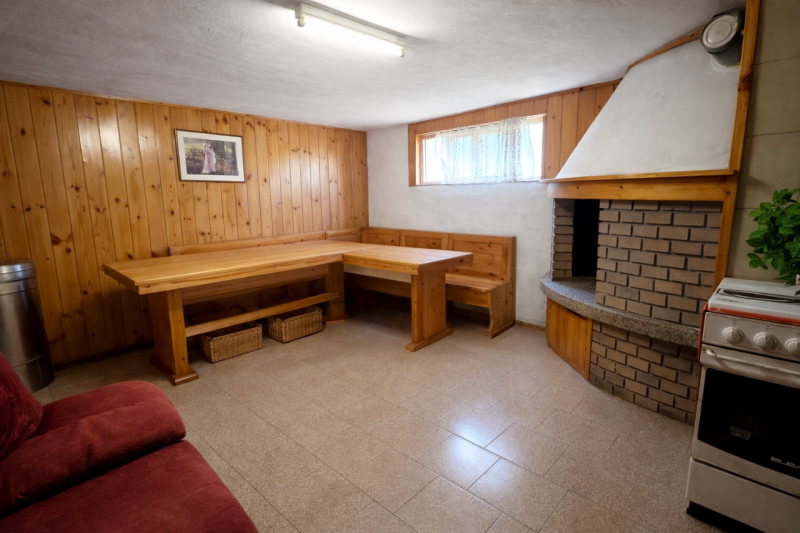 Proponiamo in vendita un ampio appartamento quadrilocale situato nel cuore di Montecchio Maggiore...