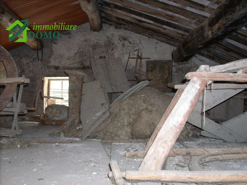In vendita, nel cuore della tranquilla località Pria Bona a Monte di Malo, vi proponiamo un'oppor...