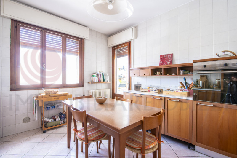 Albignasego zona Ferri in vendita casa singola, con giardino privato, comoda al centro e vicino a...