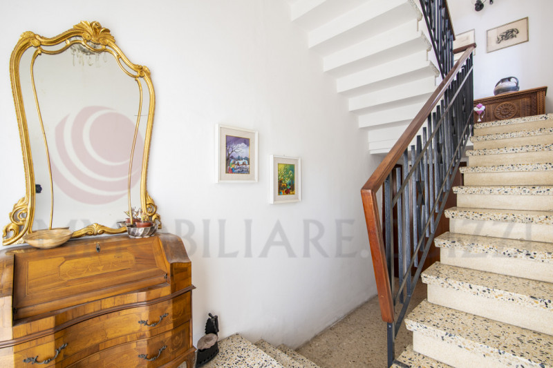 Albignasego zona Ferri in vendita casa singola, con giardino privato, comoda al centro e vicino a...