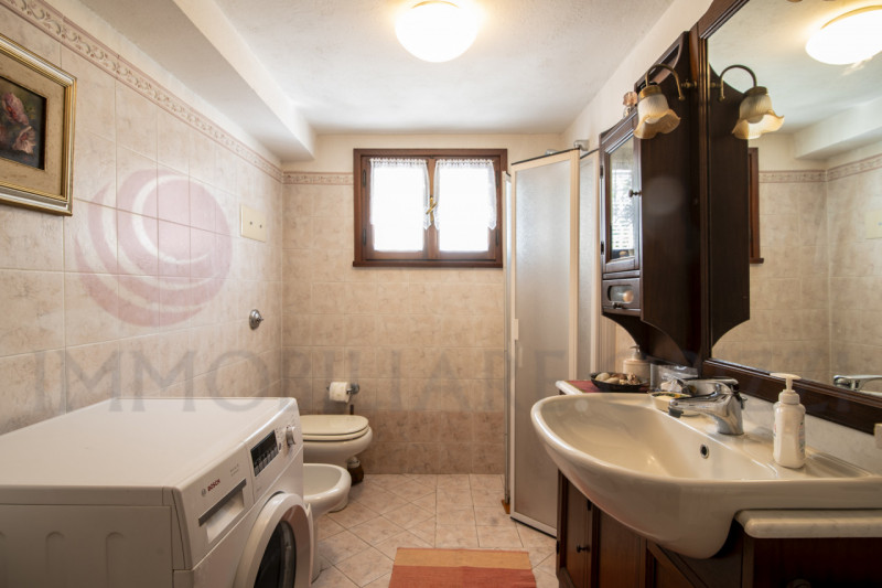 Albignasego zona Ferri in vendita casa singola, con giardino privato, comoda al centro e vicino a...