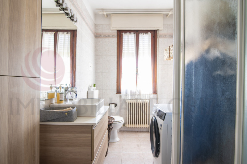 Albignasego zona Ferri in vendita casa singola, con giardino privato, comoda al centro e vicino a...