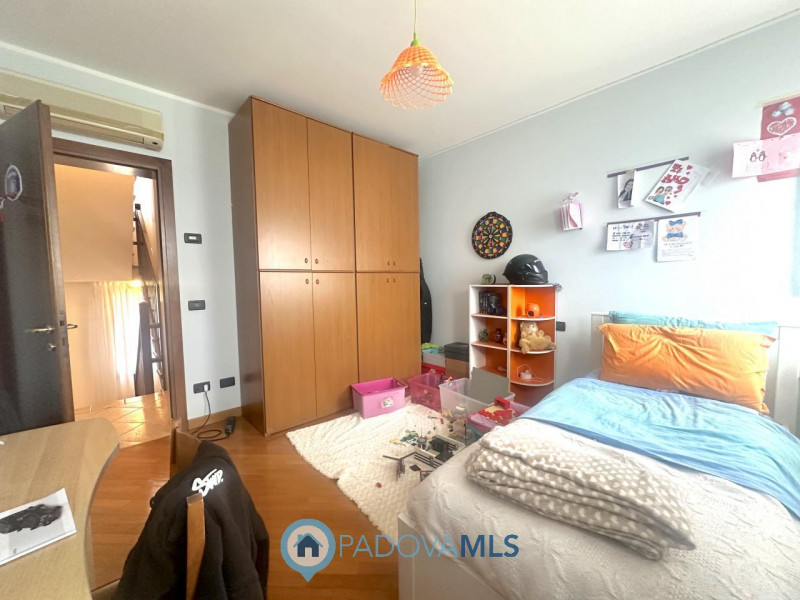 Abano, Monterosso. Bifamiliare, con vista colli, del 2000, in vendita a Euro 375.000, con stupend...