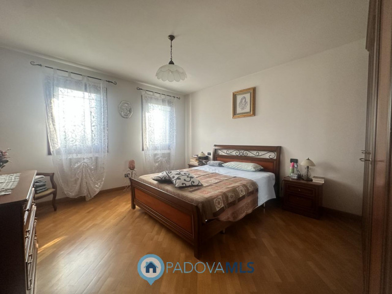 Abano, Monterosso. Bifamiliare, con vista colli, del 2000, in vendita a Euro 375.000, con stupend...
