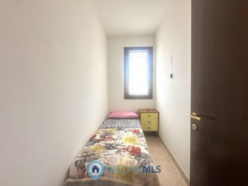 Abano, Monterosso. Bifamiliare, con vista colli, del 2000, in vendita a Euro 375.000, con stupend...