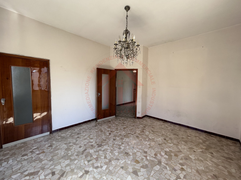 RIF: FR025 PADOVA - MADONNA PELLEGRINA Proponiamo in vendita appartamento al primo piano in palaz...