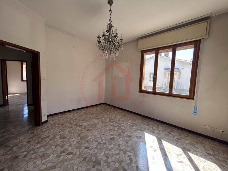 RIF: FR025 PADOVA - MADONNA PELLEGRINA Proponiamo in vendita appartamento al primo piano in palaz...