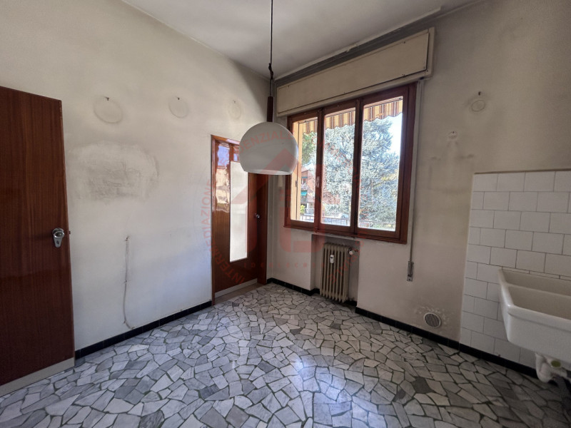 RIF: FR025 PADOVA - MADONNA PELLEGRINA Proponiamo in vendita appartamento al primo piano in palaz...