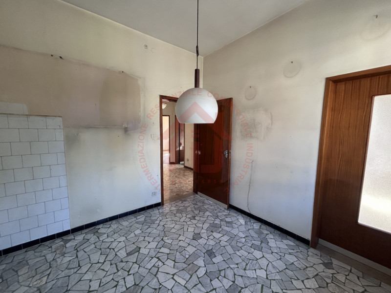 RIF: FR025 PADOVA - MADONNA PELLEGRINA Proponiamo in vendita appartamento al primo piano in palaz...