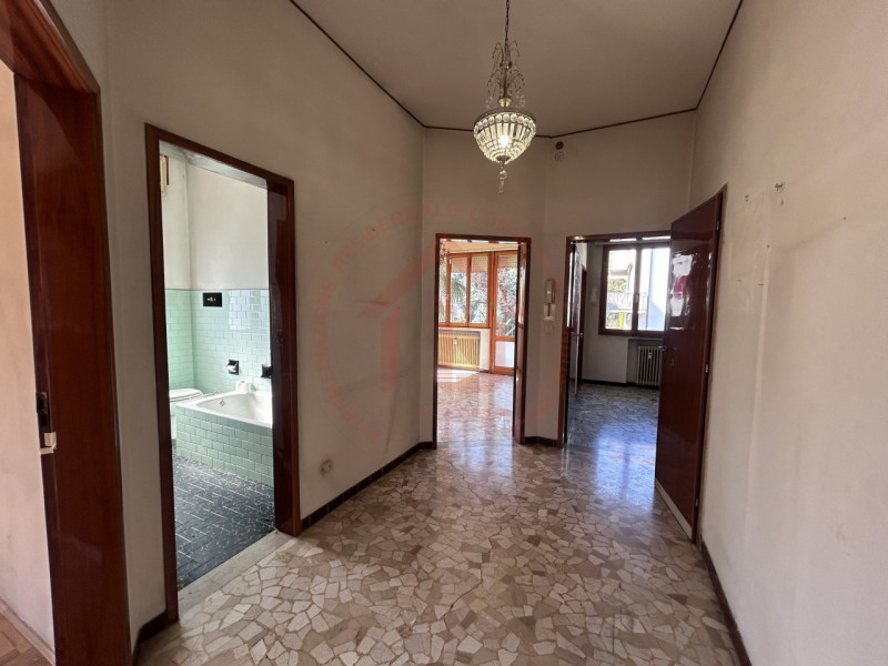 RIF: FR025 PADOVA - MADONNA PELLEGRINA Proponiamo in vendita appartamento al primo piano in palaz...