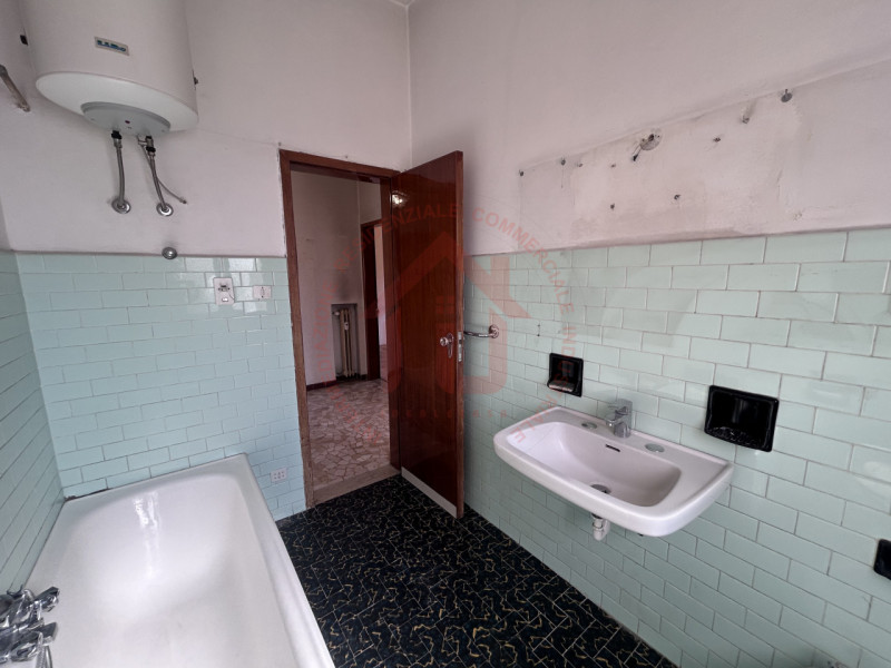 RIF: FR025 PADOVA - MADONNA PELLEGRINA Proponiamo in vendita appartamento al primo piano in palaz...