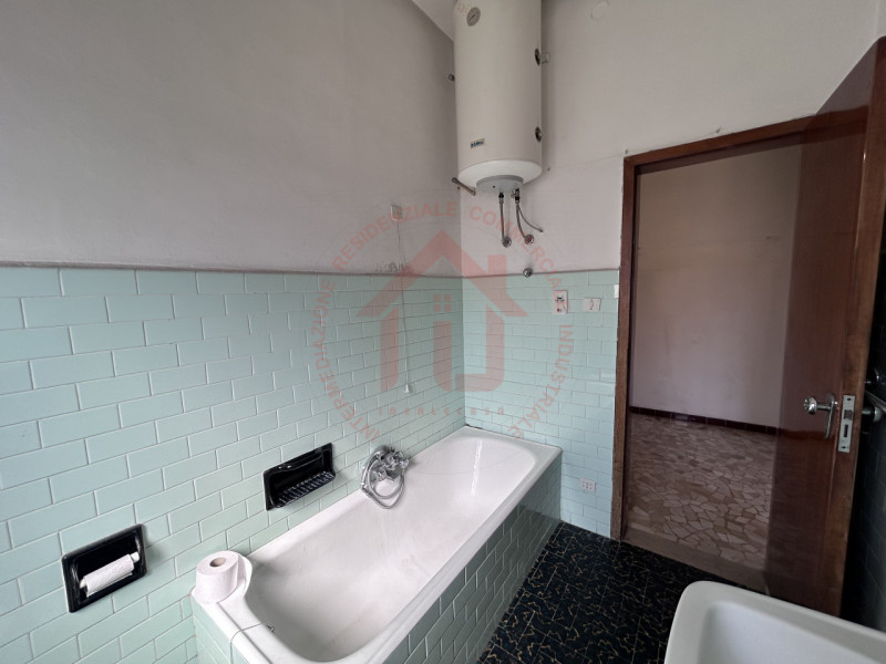 RIF: FR025 PADOVA - MADONNA PELLEGRINA Proponiamo in vendita appartamento al primo piano in palaz...