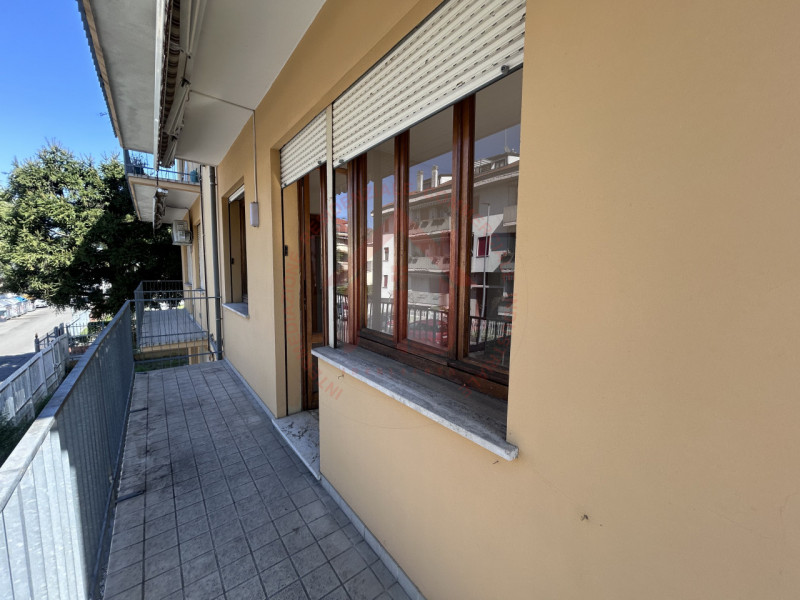 RIF: FR025 PADOVA - MADONNA PELLEGRINA Proponiamo in vendita appartamento al primo piano in palaz...