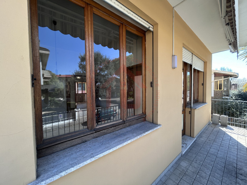 RIF: FR025 PADOVA - MADONNA PELLEGRINA Proponiamo in vendita appartamento al primo piano in palaz...