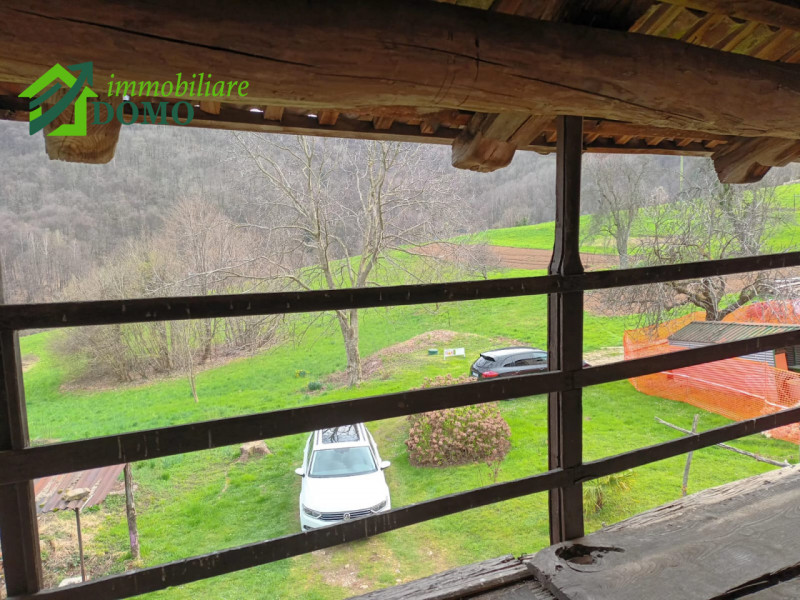 In una delle zone più suggestive di Valli del Pasubio, nella tranquilla contrada Malunga a soli d...