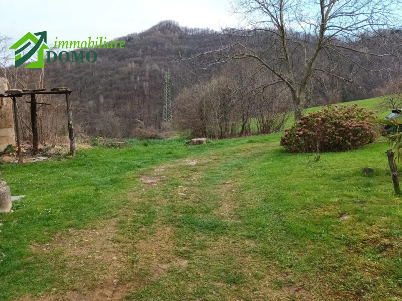 In una delle zone più suggestive di Valli del Pasubio, nella tranquilla contrada Malunga a soli d...