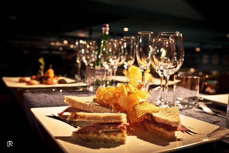 Nel cuore di Treviso, in una zona di forte passaggio e grande visibilità, proponiamo in vendita a...