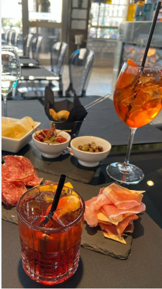 Nel cuore di Treviso, in una zona di forte passaggio e grande visibilità, proponiamo in vendita a...