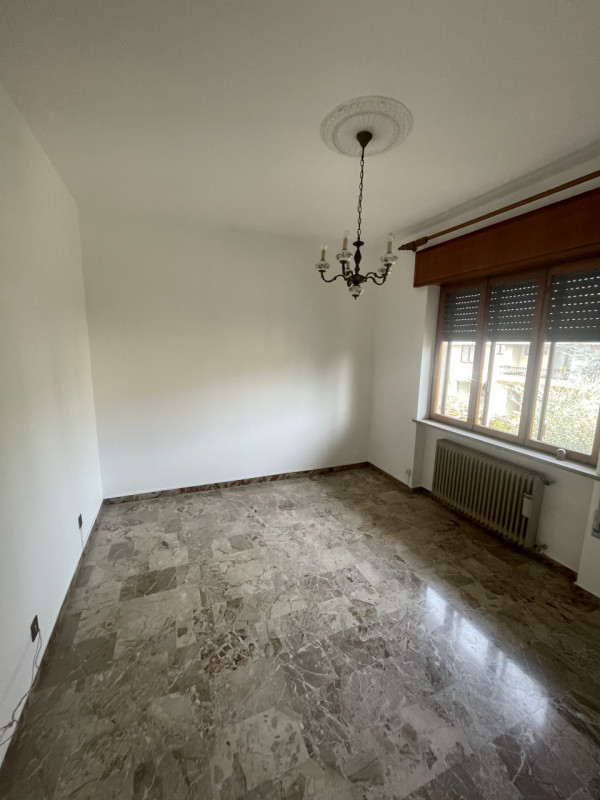 Situata in una via tranquilla, lontana da rumori, proponiamo porzione di bifamiliare. L'immobile ...