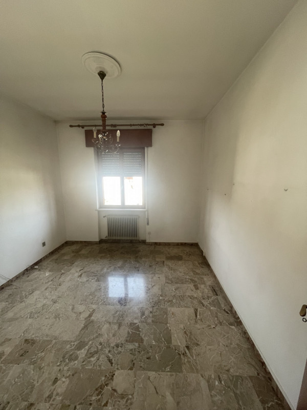 Situata in una via tranquilla, lontana da rumori, proponiamo porzione di bifamiliare. L'immobile ...