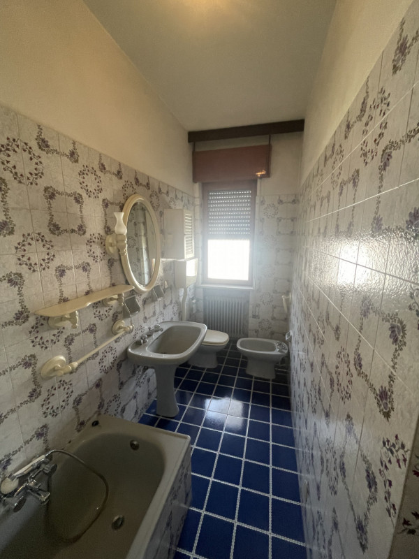 Situata in una via tranquilla, lontana da rumori, proponiamo porzione di bifamiliare. L'immobile ...