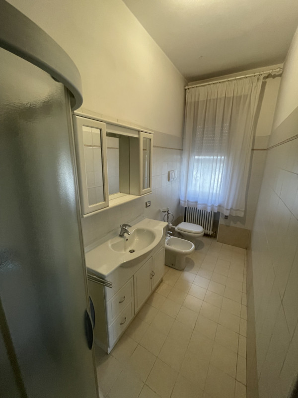 Situata in una via tranquilla, lontana da rumori, proponiamo porzione di bifamiliare. L'immobile ...