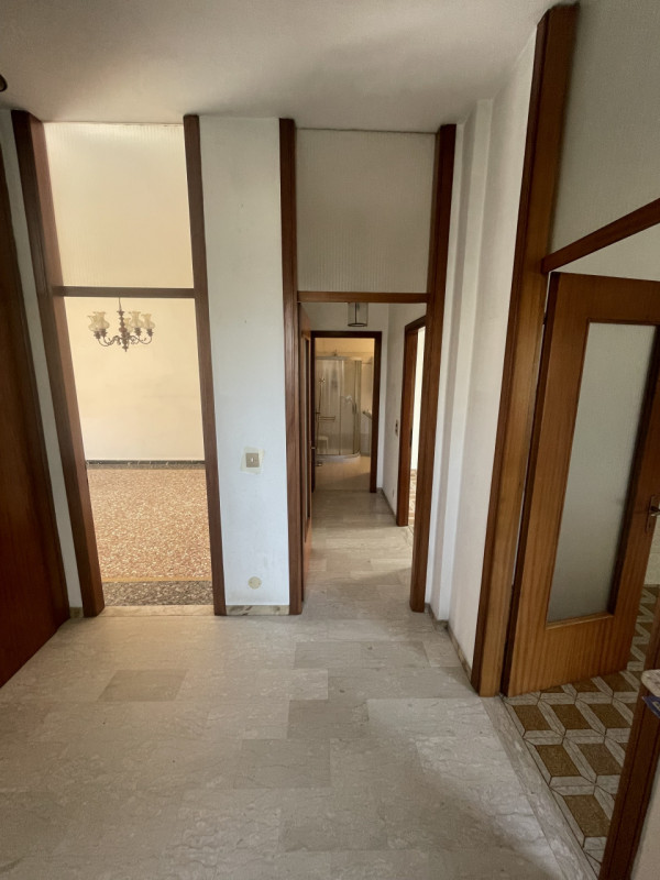 Situata in una via tranquilla, lontana da rumori, proponiamo porzione di bifamiliare. L'immobile ...