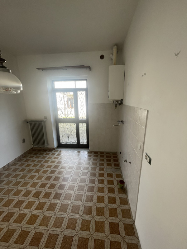 Situata in una via tranquilla, lontana da rumori, proponiamo porzione di bifamiliare. L'immobile ...