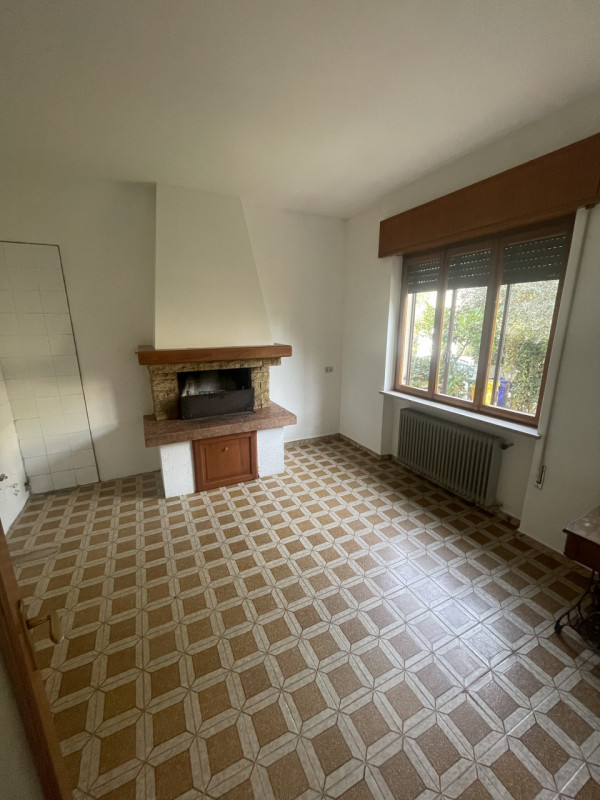 Situata in una via tranquilla, lontana da rumori, proponiamo porzione di bifamiliare. L'immobile ...