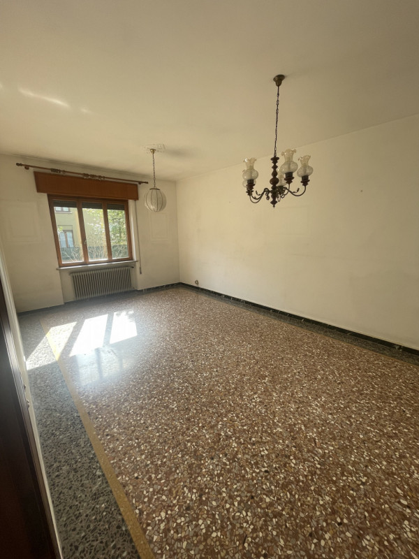 Situata in una via tranquilla, lontana da rumori, proponiamo porzione di bifamiliare. L'immobile ...