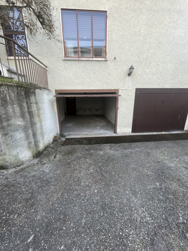 Situata in una via tranquilla, lontana da rumori, proponiamo porzione di bifamiliare. L'immobile ...