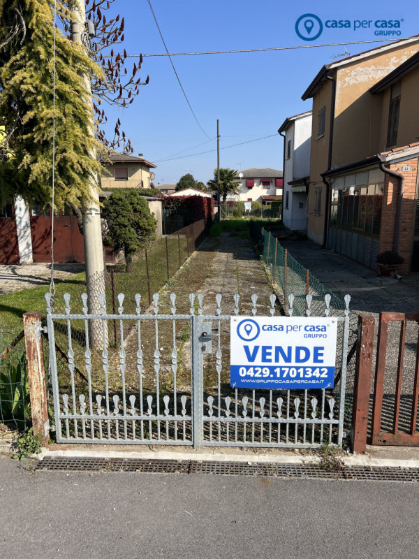APPROVATO GRUPPO CASA PER CASA: VALUTATO, CONTROLLATO, GESTITO IN ESCLUSIVA!

ZONA:
L’immobile è ...