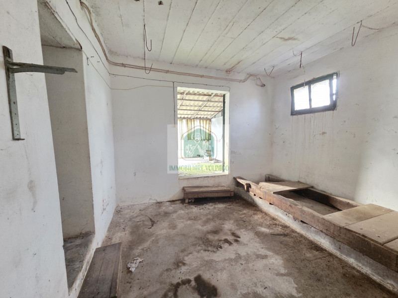 In una delle cornici più suggestive della zona, proponiamo in vendita una porzione di testa da ri...