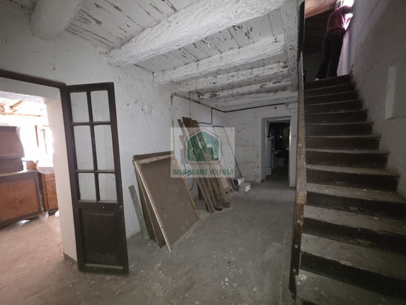 In una delle cornici più suggestive della zona, proponiamo in vendita una porzione di testa da ri...