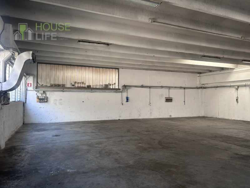 ZANE' - Z.I: CAPANNONE - COMMERCIALE di mq 350 circa H 4.00 mt sotto trave, con impianto elettric...