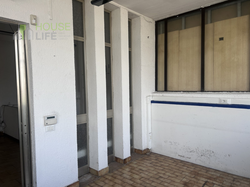 ZANE' - Z.I: CAPANNONE - COMMERCIALE di mq 350 circa H 4.00 mt sotto trave, con impianto elettric...