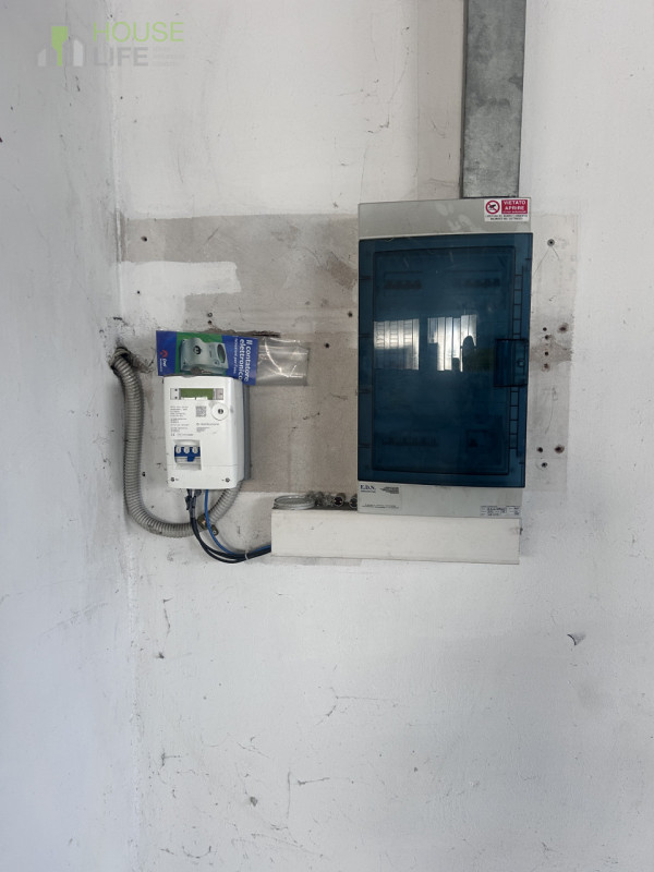 ZANE' - Z.I: CAPANNONE - COMMERCIALE di mq 350 circa H 4.00 mt sotto trave, con impianto elettric...