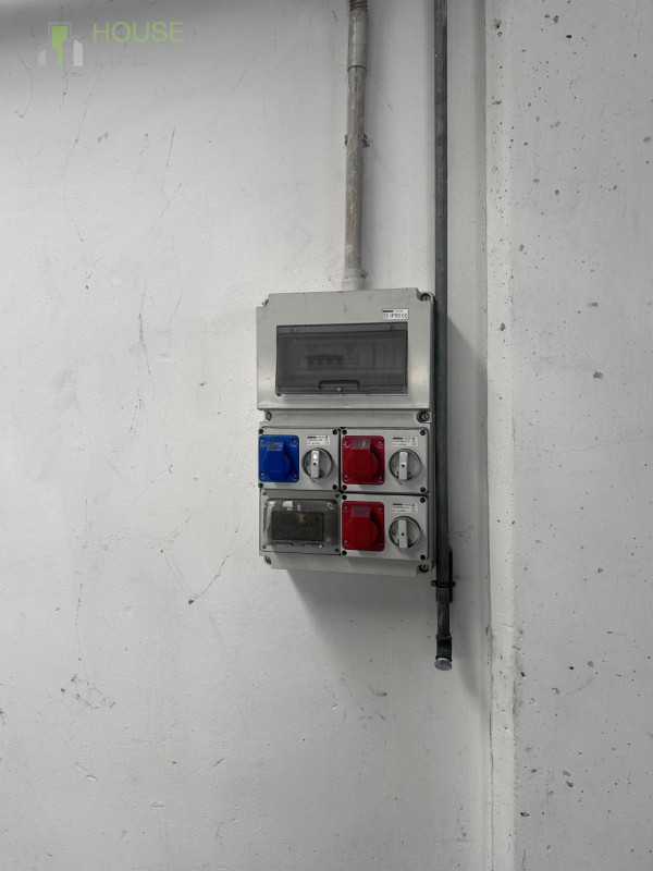 ZANE' - Z.I: CAPANNONE - COMMERCIALE di mq 350 circa H 4.00 mt sotto trave, con impianto elettric...