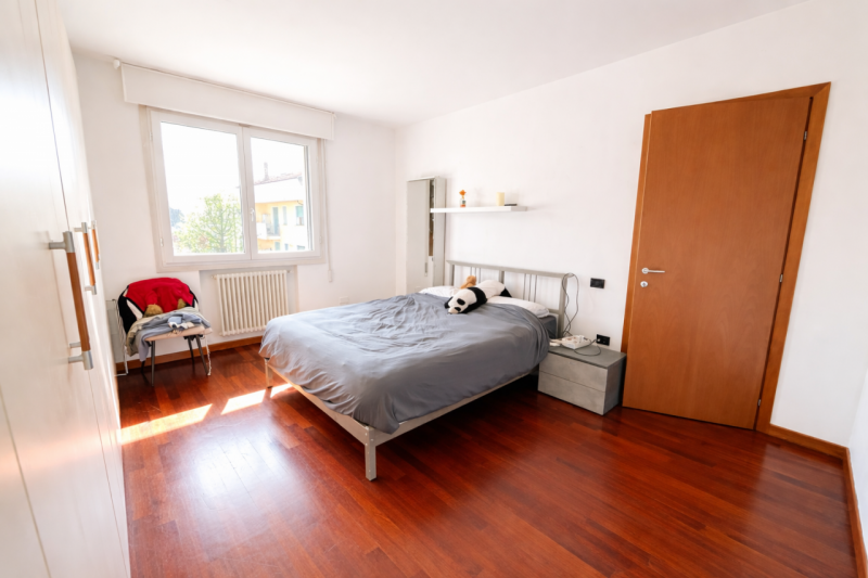 Proponiamo in vendita un luminoso e spazioso appartamento duplex a Maserà di Padova, una zona res...