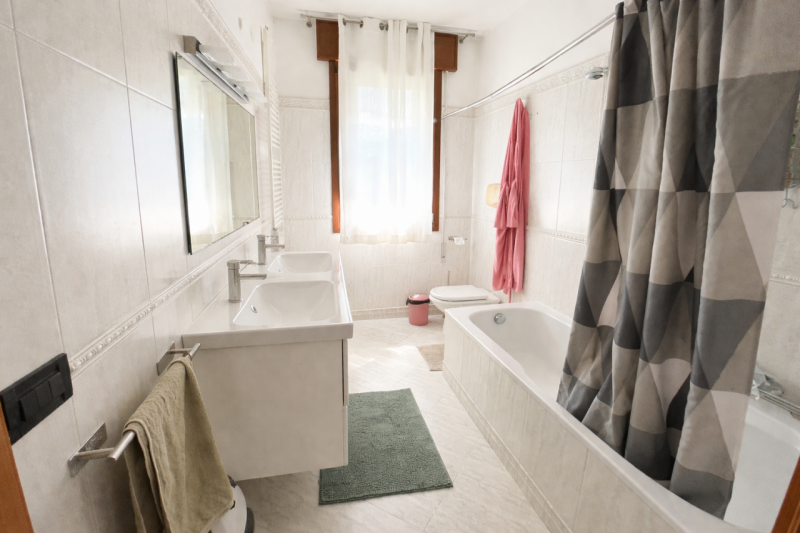 Proponiamo in vendita un luminoso e spazioso appartamento duplex a Maserà di Padova, in una zona ...